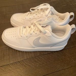 Nike court borough low 2 white size 4 Y brand new